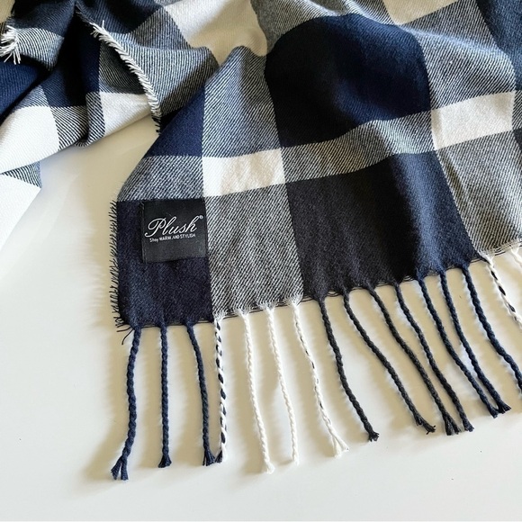 Plush Ultra Soft Plaid Fringed Scarf - Picture 9 of 9